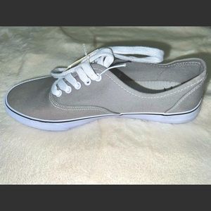 Brand New Shoes! Very Confortable and perfect for every occasion.